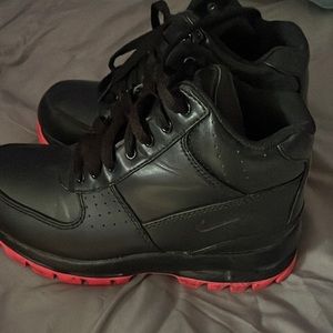 Nike boots black and pink size 7y